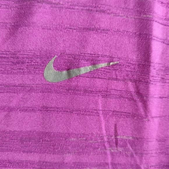 💚 Nike Dry Fit T-shirt - Picture 11 of 14